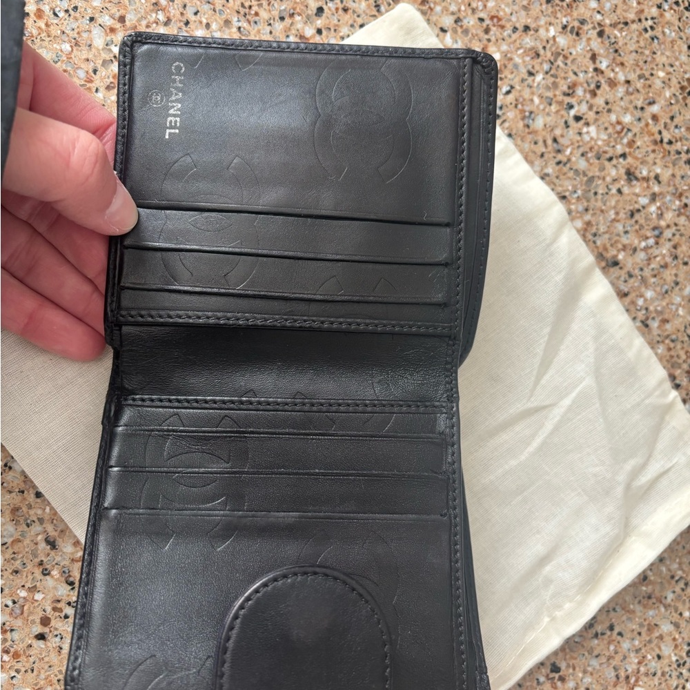 Vintage CHANEL Black Quilted Kisslock Leather Wallet - Picture 2 of 15